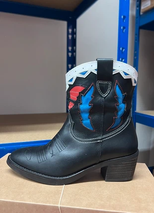 Botas piel mujer negro 35, marque: Made In Spain, état: Neuf sans étiquette, taille: 35, 15,00 €, 16,45 € Protection acheteurs incluse