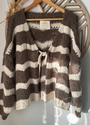 Gilet en maille chocolat & écru, merk: Boutique Parisienne, staat: Nieuw met prijskaartje, maat: Universele maat, € 24,00, € 25,90 inclusief Kopersbescherming