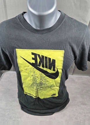 T-shirt Nike Homme XS / Logo graphique fluo / Streetwear / Sport / Lifestyle / Excellent état, marque: Nike, état: Très bon état, taille: XS, 2,00 €, 2,80 € Protection acheteurs incluse