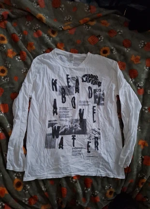 Avril Lavigne longsleeve, merk: Avril Lavigne, staat: Nieuw zonder prijskaartje, maat: M / 38 / 10, € 5,00, € 5,95 inclusief Kopersbescherming