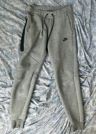 Jogging nike tech fleece gris, merk: Nike, staat: Heel goed, maat: M, € 70,00, € 74,20 inclusief Kopersbescherming