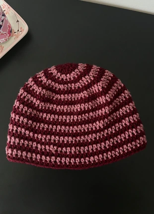 Bonnet au crochet rouge et rose, marque: Fait Main, état: Neuf sans étiquette, taille: Taille unique, 10,00 €, 11,20 € Protection acheteurs incluse