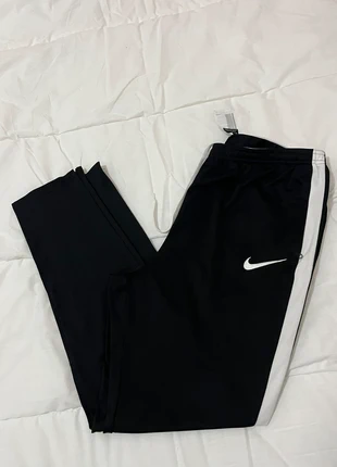 Pantaloni Nike Originali – Taglia XL, brand: Nike, condizioni: Ottime, taglia: XL, €10.00, €11.20 include la Protezione acquisti