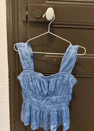 Blue satin top, marque: H&M, état: Très bon état, taille: M / 38 / 10, 5,00 €, 5,95 € Protection acheteurs incluse