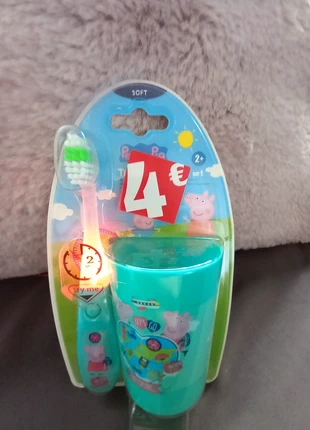 Gobelet + brosse à dents peppa pig lumineuse, marque: Peppa Pig, état: Neuf avec étiquette, 2,00 €, 2,80 € Protection acheteurs incluse