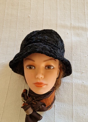 Bob Chapeau Bonnet en velours noir vintage, brand: Vintage, condition: Very good, size: One size, €5.00, €5.95 includes Buyer Protection Pro