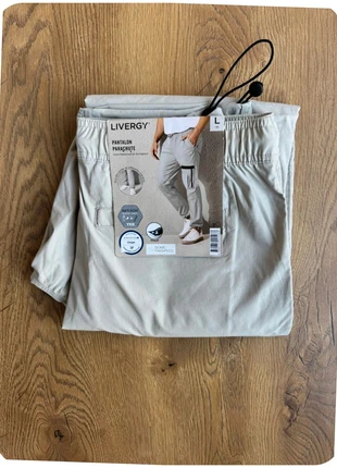 Pantalon cargo beige Livergy taille L – Neuf avec étiquette, marque: Livergy, état: Neuf avec étiquette, taille: L, 14,00 €, 15,40 € Protection acheteurs incluse