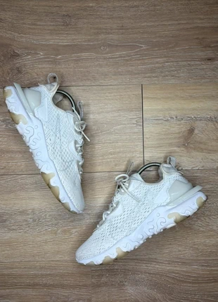 Basket homme Nike vision Taille 41 très bon état, marca: Nike, estado: Muito bom, tamanho: 41, €70.00, €74.20 inclui Proteção do Comprador