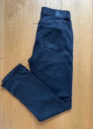 Jean Lévis Classic straight noir W27 L30 - Coupe droite, marke: Levi's, zustand: Sehr gut, größe: S / 36 / 8, 25,00 €, 26,95 € beinhaltet Vinted-Käuferschutz Pro