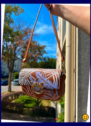 Sac a bandoulière Pinko modèle Love Mini Puff marron et blanc en cuir, marca: Pinko, estado: Muito bom, €96.00, €101.50 inclui Proteção do Comprador Pro