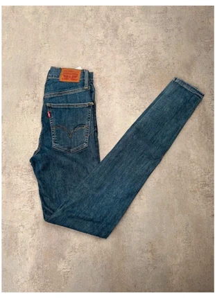 Jean Levis Mile High super skinny W23 L32 Bleu taille 30 Femme, marque: Levi's, état: Très bon état, taille: XXXS / 30 / 2, 25,00 €, 26,95 € Protection acheteurs incluse