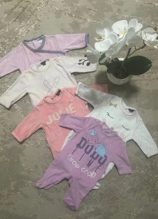 Lot de pyjama bébé fille 1 mois, marque: Kiabi, état: Très bon état, taille: 1-3 mois / 56 cm, 10,00 €, 11,20 € Protection acheteurs incluse