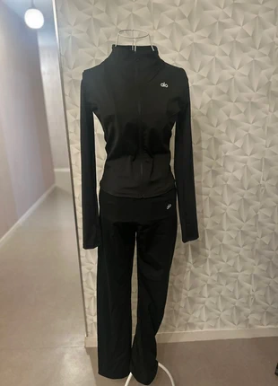 Ensemble de sport femme 2 pièces taille M, état: Neuf avec étiquette, taille: M / 38 / 10, 70,00 €, 74,20 € Protection acheteurs incluse