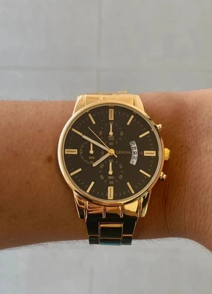 Bright Gold Colour Swiss Watch with Black Dial Classic Design🎴, marque: Vintage Dressing, état: Très bon état, taille: Taille unique, 25,00 €, 26,95 € Protection acheteurs incluse