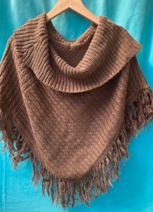 Poncho artisanal tricoté marron avec col roulé et franges, marque: Fait Main, état: Très bon état, taille: Taille unique, 19,90 €, 21,60 € Protection acheteurs incluse