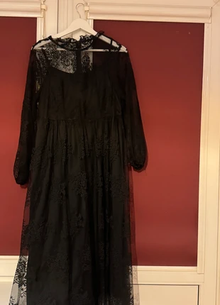 Parduodu Juoda Suknele vakarine XL dydis, brand: Shein, condizioni: Nuovo con cartellino, taglia: XL / IT 46 / EU 42, €35.00, €37.45 include la Protezione acquisti