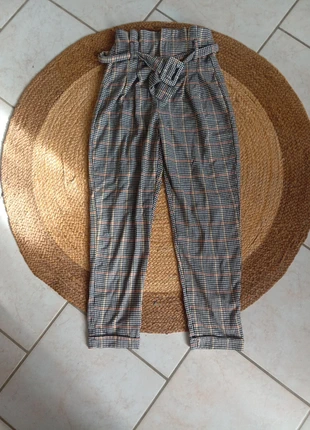 Pantalon taille haute bershka taille 34, marke: Bershka, zustand: Gut, größe: XS / 34 / 6, 5,00 €, 5,95 € beinhaltet Vinted-Käuferschutz Pro