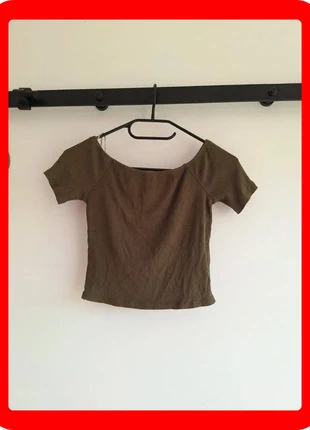 R0498. Haut court kaki côtelé Jennyfer T36, marque: Jennyfer, état: Très bon état, taille: S / 36 / 8, 3,00 €, 3,85 € Protection acheteurs (Pro) incluse