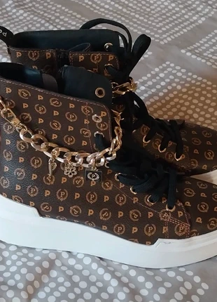 Botas Pollini, merk: Pollini, staat: Heel goed, maat: 39, € 50,00, € 53,20 inclusief Kopersbescherming