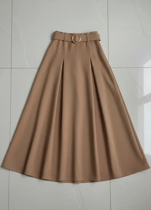 Jupe Longue Fluide Évasée Plis Ceinture Boucle Dorée Beige Camel Élégante ( Taille M ), marca: Vintage Dressing, estado: Muito bom, tamanho: M / 38 / 10, €37.99, €40.59 inclui Proteção do Comprador