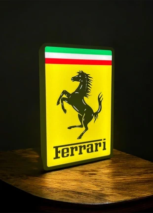Lampada Stemma Ferrari, marque: makerlampit, état: Très bon état, 24,00 €, 25,90 € Protection acheteurs incluse