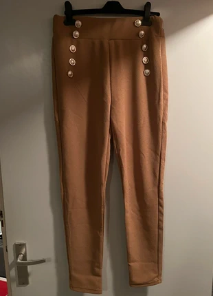 Elegante broek met gouden knopen, staat: Heel goed, maat: L / 40 / 12, € 7,00, € 8,05 inclusief Kopersbescherming