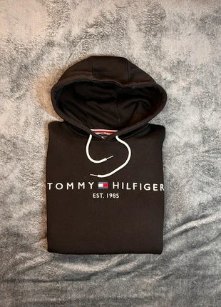 Sweat à capuche Tommy Hilfiger Noir logo brodé blanc - Très bon Etat - Taille L, marque: Tommy Hilfiger, état: Bon état, taille: L, 29,99 €, 32,19 € Protection acheteurs incluse