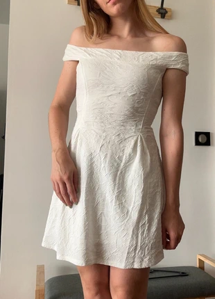 Robe soirée épaules dénudées crème Bershka, marca: Bershka, estado: Muy bueno, tamaño: M / 38 / 10, 10,00 €, 11,20 € Protección al comprador incluida
