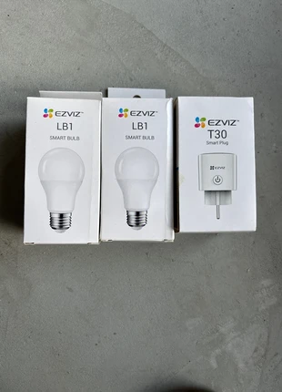 Ezviz Spina intelligente + lampadine led smart, marque: ezviz, état: Neuf avec étiquette, 25,00 €, 26,95 € Protection acheteurs incluse