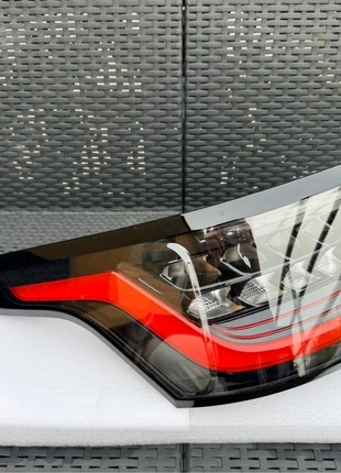 Feu arrière pour range rover sport L494, état: Très bon état, 450,00 €, 473,20 € Protection acheteurs incluse