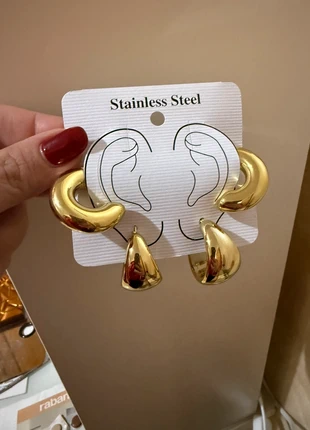 Set orecchini 🤩🌼inox bellissimi, brand: INOX, condizioni: Nuovo con cartellino, €6.90, €7.95 include la Protezione acquisti