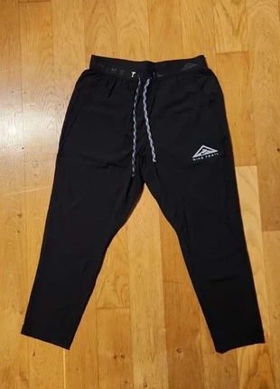 Pantalon running nike trail taille S, marque: Nike, état: Neuf avec étiquette, taille: S, 50,00 €, 53,20 € Protection acheteurs incluse