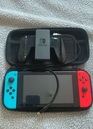 Nintendo switch, merk: Nintendo, staat: Heel goed, € 160,00, € 168,70 inclusief Kopersbescherming