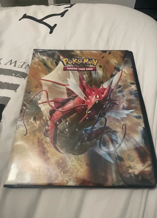 Classeur carte Pokémon + carte rare, marke: Pokémon, zustand: Sehr gut, 30,00 €, 32,20 € inklusive Vinted-Käuferschutz