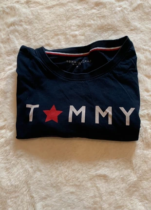 T-shirt Tommy Hilfiger bleu marine - Taille M, marque: Tommy Hilfiger, état: Très bon état, taille: M / 38 / 10, 15,00 €, 16,45 € Protection acheteurs incluse