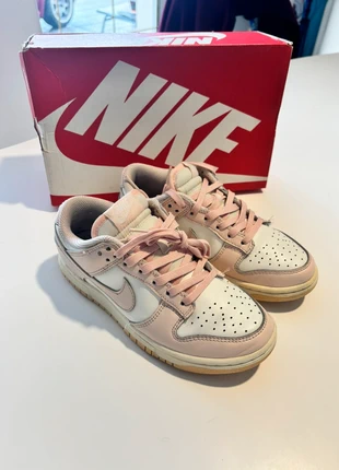 Nike Dunk low pearl, marque: Nike, état: Très bon état, taille: 36.5, 29,00 €, 31,15 € Protection acheteurs incluse