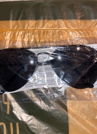 Zonnenbril zwart, staat: Nieuw met prijskaartje, € 3,00, € 3,85 inclusief Kopersbescherming