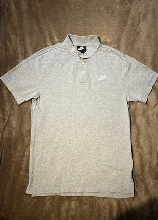 Polo Nike Gris taille S, merk: Nike, staat: Nieuw zonder prijskaartje, maat: S, € 9,00, € 10,15 inclusief Kopersbescherming