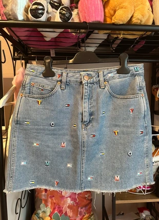 Jupe courte bleu Tommy jeans Hilfiger, marque: Tommy Jeans, état: Neuf sans étiquette, taille: S / 36 / 8, 35,00 €, 37,45 € Protection acheteurs incluse