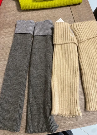 Due paia di scaldamuscoli a soli due euro, condizioni: Nuovo con cartellino, taglia: Taglia unica, €2.00, €2.80 include la Protezione acquisti