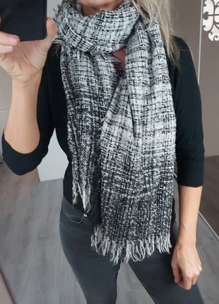 Wintersjaal stijlvol en zacht, marque: onbekend, état: Bon état, 12,00 €, 13,30 € Protection acheteurs incluse