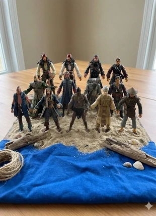 Lot 12 figurines Pirates des Caraïbes dont 2 Jack Sparrow 10cm, marca: Disney, estado: Bom, tamanho: 3 anos / 98 cm, €34.90, €37.35 inclui Proteção do Comprador