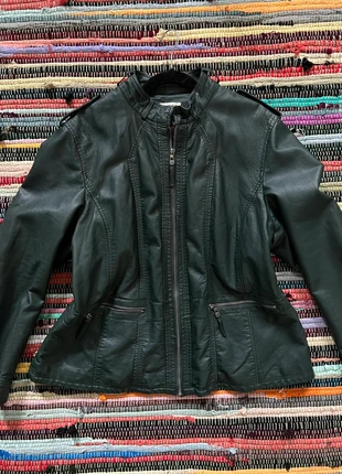 Vintage dark green chunky faux leather jacket with zip pockets and lined inside and pockets, condition: Very good, size: L / UK 16-18, £20.00, £21.70 includes Buyer Protection