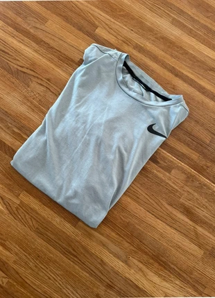 Tee-Shirt Gris - Nike - Taille M, marque: Nike, état: Très bon état, taille: M, 9,00 €, 10,15 € Protection acheteurs incluse