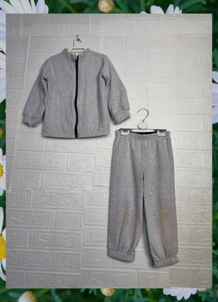 Conjunto deportivo de dos piezas en tejido suave en bonito color gris🎈, marque: Décimas, état: Satisfaisant, taille: 18-24 mois / 86 cm, 3,00 €, 3,85 € Protection acheteurs incluse