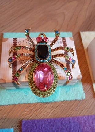 Broche avec la boîte, marca: luxe.fr, estado: Muito bom, €5.00, €5.95 inclui Proteção do Comprador Pro