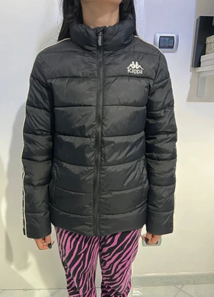 Piumino Kappa nero Lebana unisex con bande logo Giubbotto Kappa caldo imbottito nero padded jacket, marca: Kappa, estado: Nuevo sin etiquetas, tamaño: S / 36 / 8, 25,00 €, 26,95 € Protección al comprador incluida