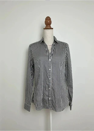 Chemise à rayure, blanc et noir col V, chic et élégante - Mim - Convient taille M (38), brand: H&M, condizioni: Ottime, taglia: M / IT 42 / EU 38, €10.00, €11.20 include la Protezione acquisti