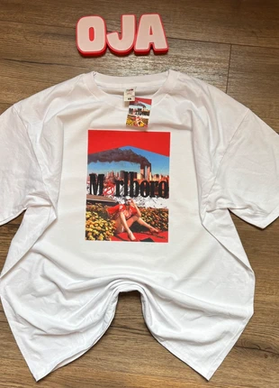 T-shirt imprimé à motif Marlboro d’après collage surréaliste taille L, marca: Graphic Tee, estado: Nuevo con etiquetas, tamaño: L, 20,00 €, 21,70 € Protección al comprador Pro incluida