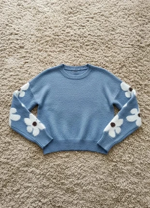 Pull bleu à fleurs blanches – style doux & cozy, brand: Atelier Noa, condizioni: Ottime, taglia: S / IT 40 / EU 36, €42.99, €45.84 include la Protezione acquisti